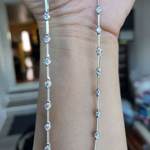 2-carat Round-Brilliant Diamond Station Necklace in 18K White gold setting - Picture 5 of 17